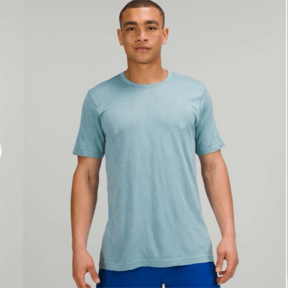 Lululemon Metal Vent Breathe Short Sleeve Shirt Covered Camo Soft Denim Sz L